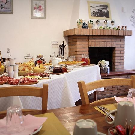 הוילה סקרלינו Agriturismo Il Cerrosughero מראה חיצוני תמונה