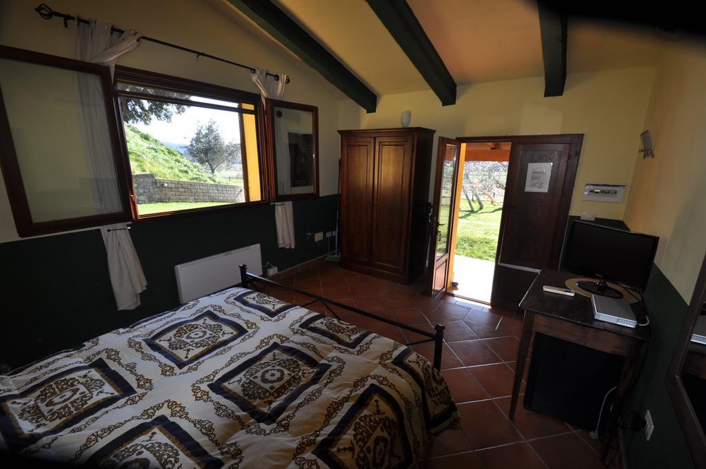 הוילה סקרלינו Agriturismo Il Cerrosughero חדר תמונה