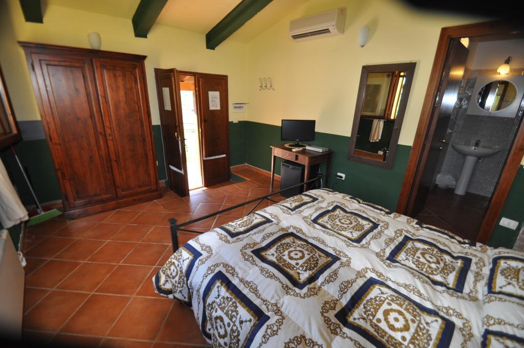 הוילה סקרלינו Agriturismo Il Cerrosughero חדר תמונה