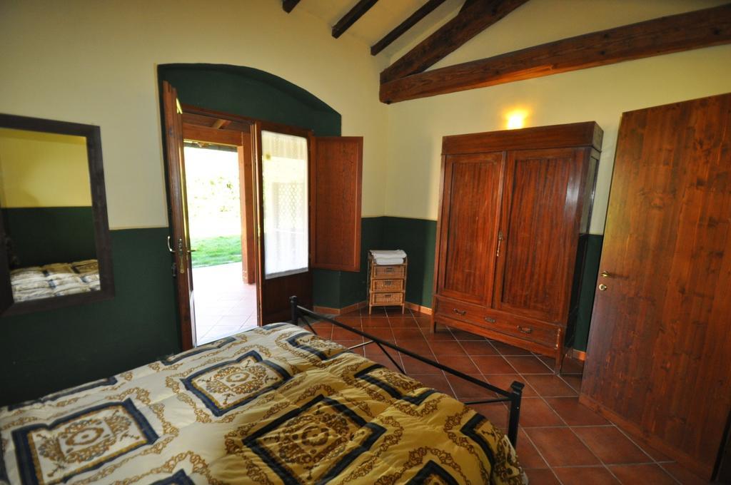 הוילה סקרלינו Agriturismo Il Cerrosughero חדר תמונה
