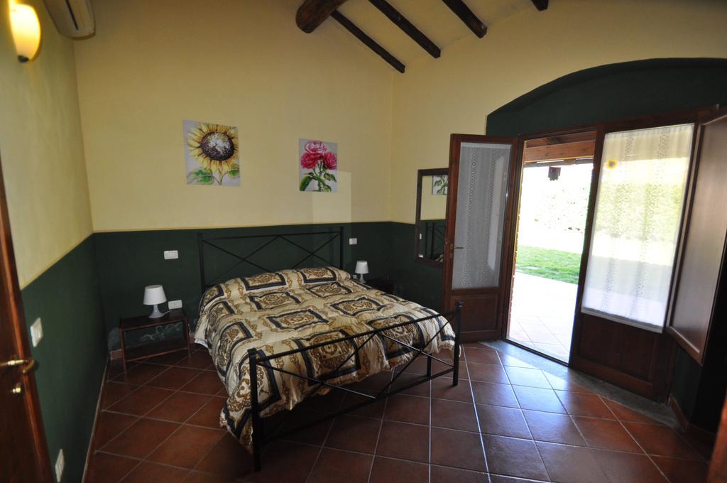 הוילה סקרלינו Agriturismo Il Cerrosughero חדר תמונה