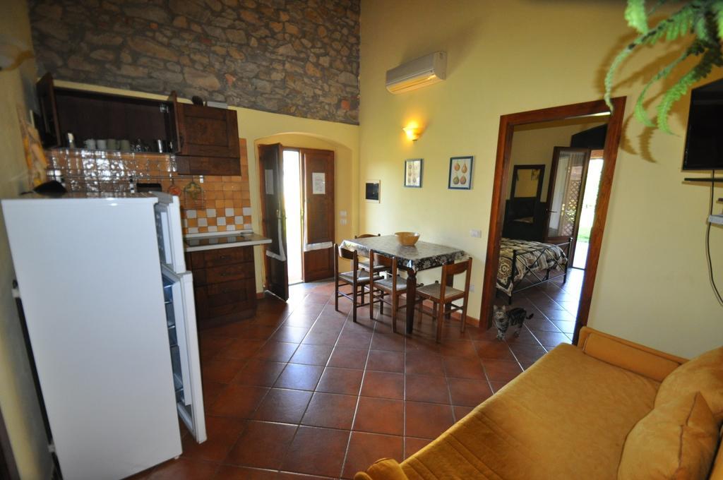 הוילה סקרלינו Agriturismo Il Cerrosughero חדר תמונה