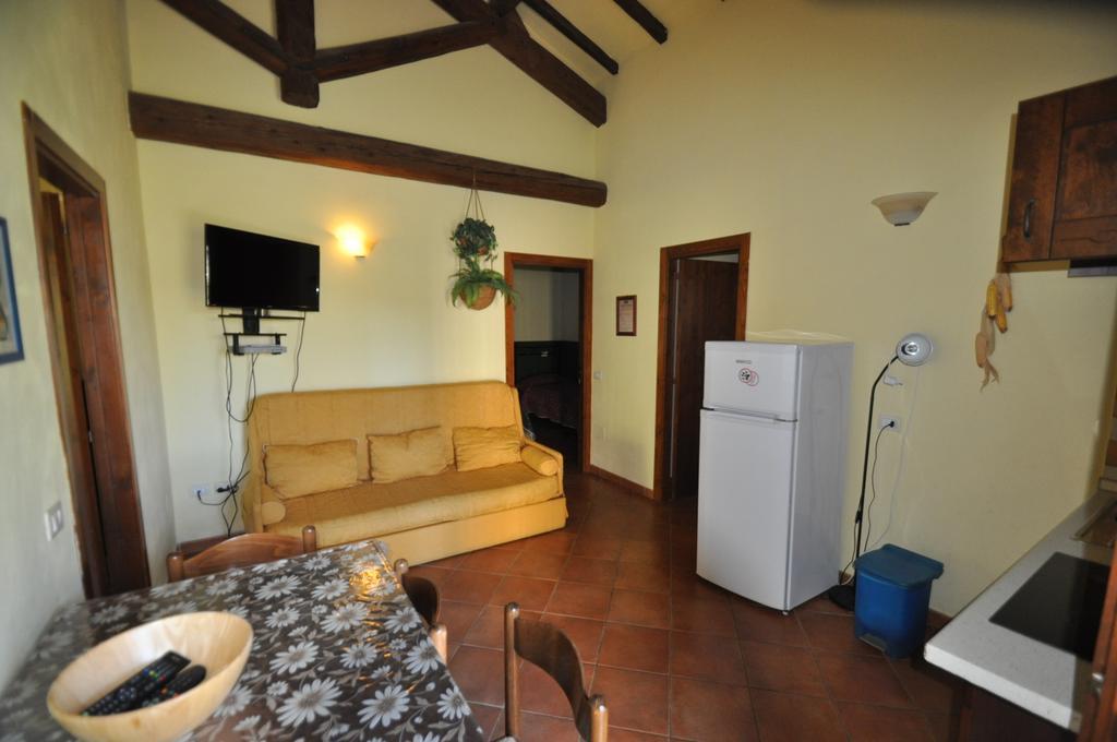 הוילה סקרלינו Agriturismo Il Cerrosughero חדר תמונה