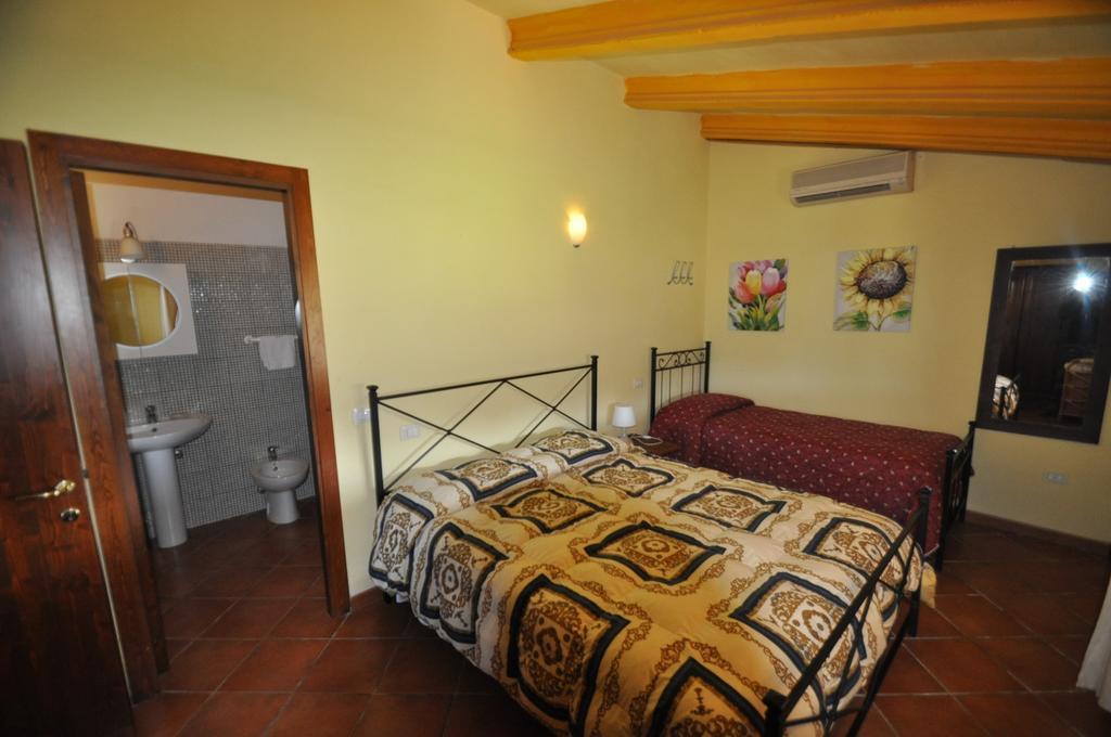 הוילה סקרלינו Agriturismo Il Cerrosughero חדר תמונה