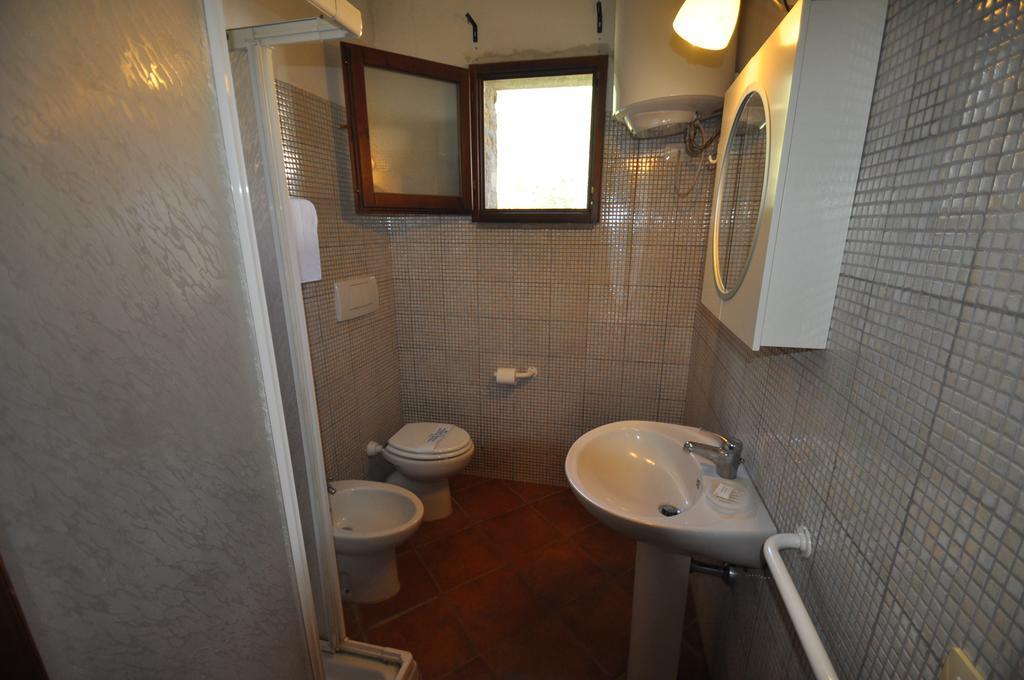 הוילה סקרלינו Agriturismo Il Cerrosughero חדר תמונה