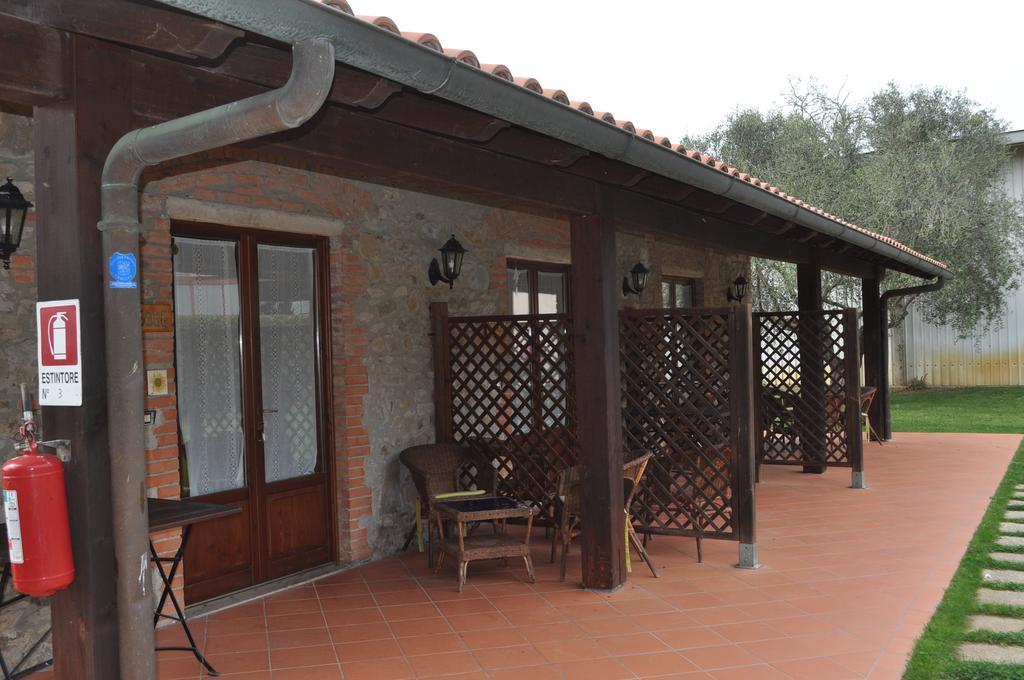 הוילה סקרלינו Agriturismo Il Cerrosughero מראה חיצוני תמונה