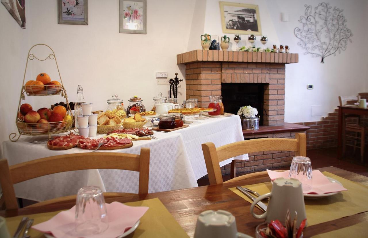 הוילה סקרלינו Agriturismo Il Cerrosughero מראה חיצוני תמונה